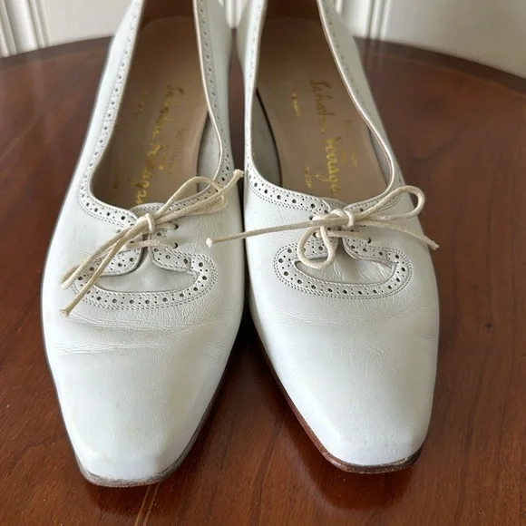 Salvatore Ferragamo Boutique Vintage White Shoes Sz 7.5 - Picture 8 of 10